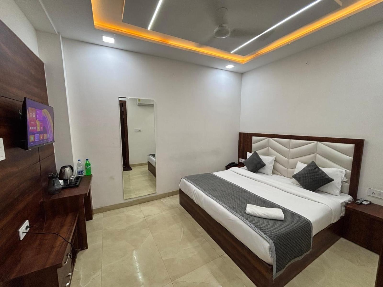Hotel Ganga Palace - Agra Агра Екстериор снимка