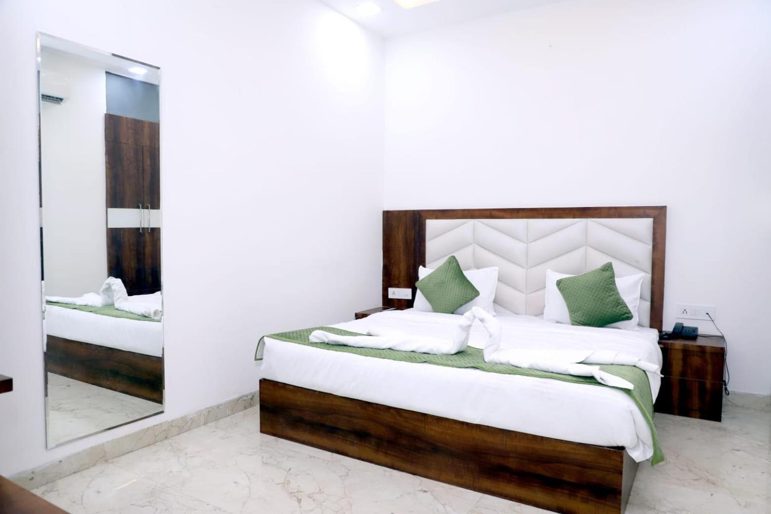 Hotel Ganga Palace - Agra Агра Екстериор снимка