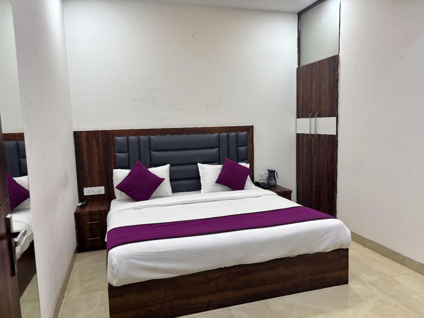 Hotel Ganga Palace - Agra Агра Екстериор снимка