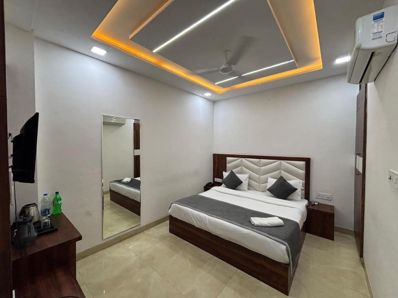 Hotel Ganga Palace - Agra Агра Екстериор снимка