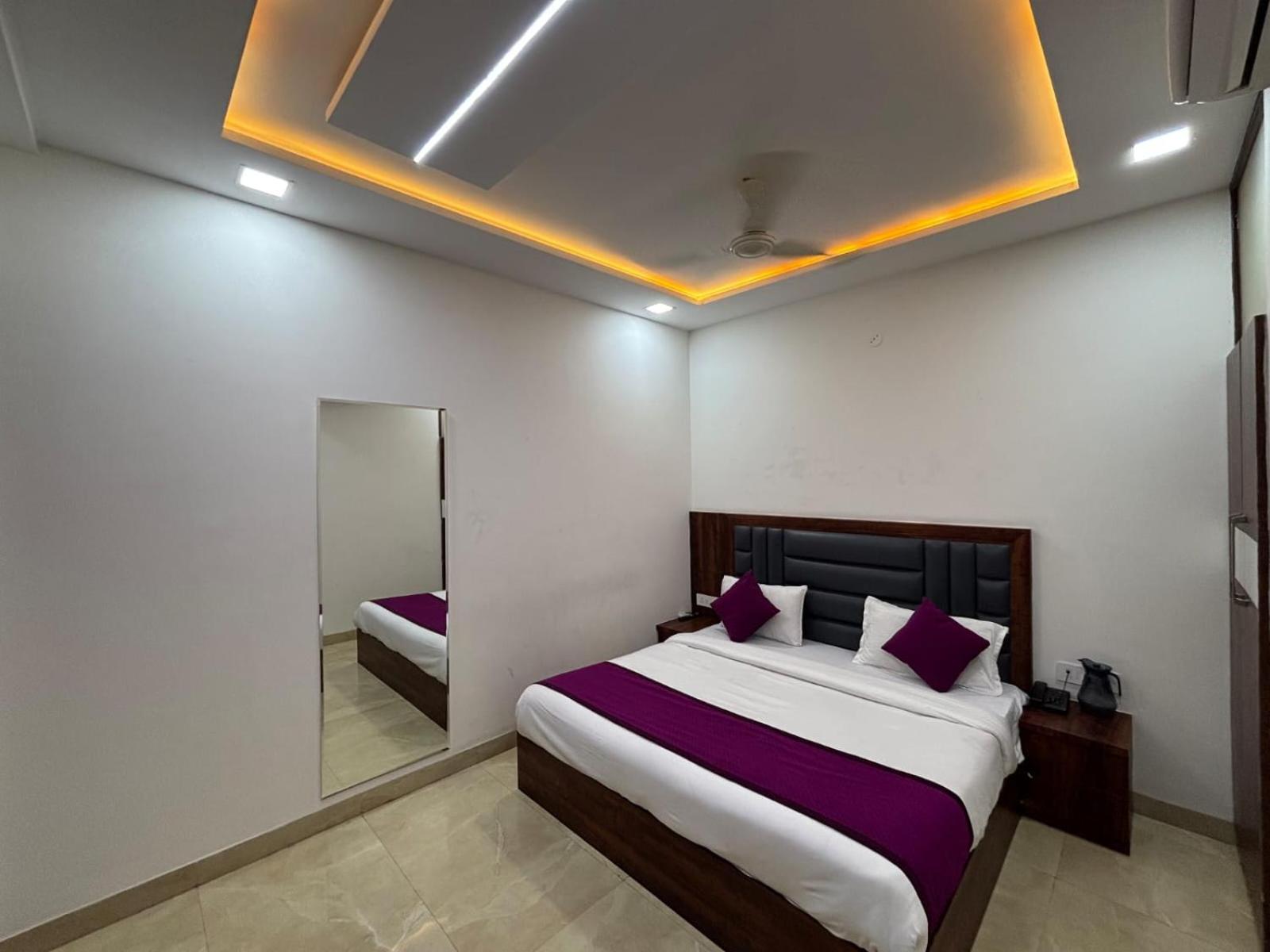 Hotel Ganga Palace - Agra Агра Екстериор снимка