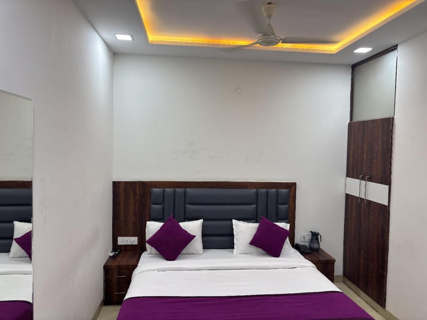 Hotel Ganga Palace - Agra Агра Екстериор снимка