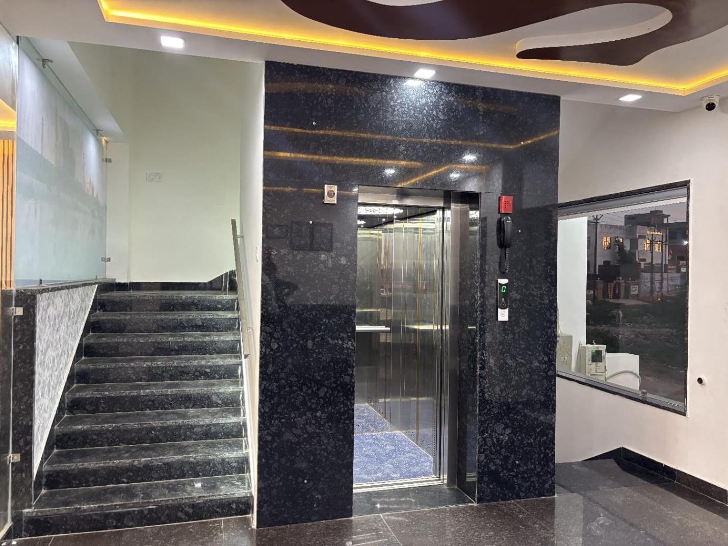 Hotel Ganga Palace - Agra Агра Екстериор снимка
