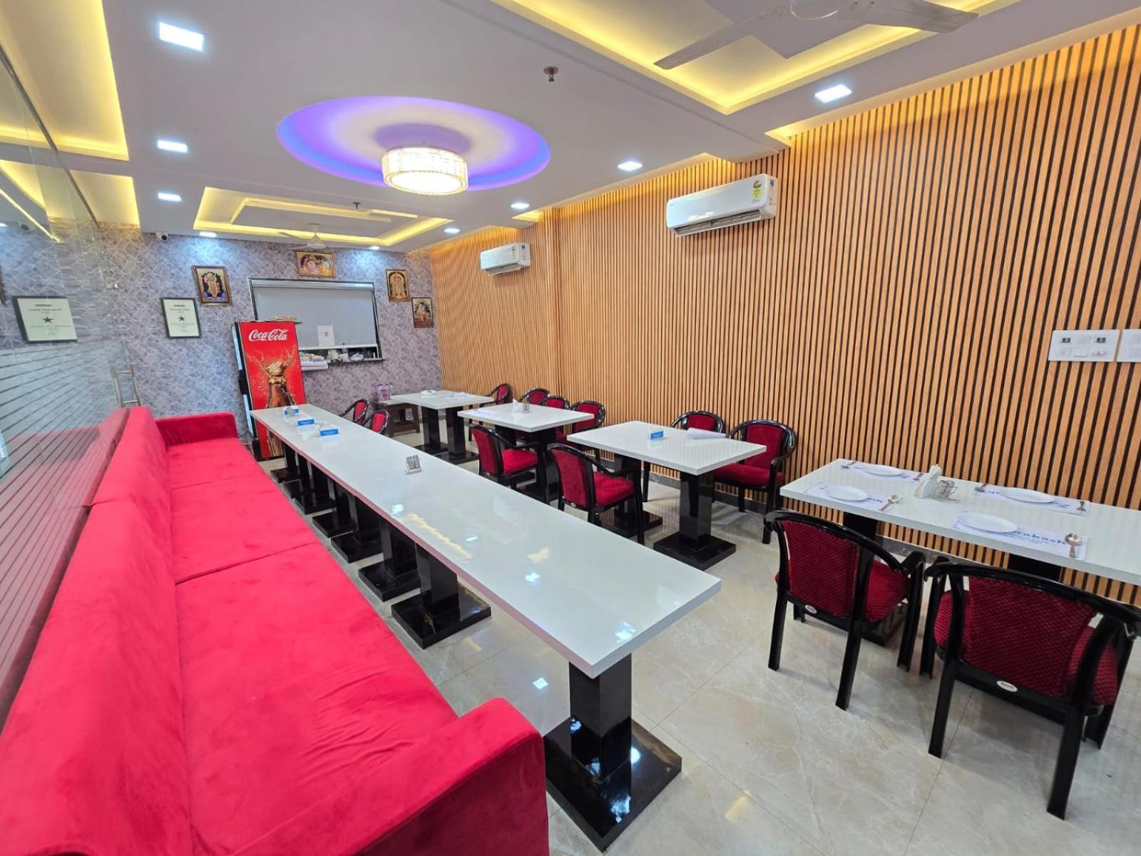 Hotel Ganga Palace - Agra Агра Екстериор снимка