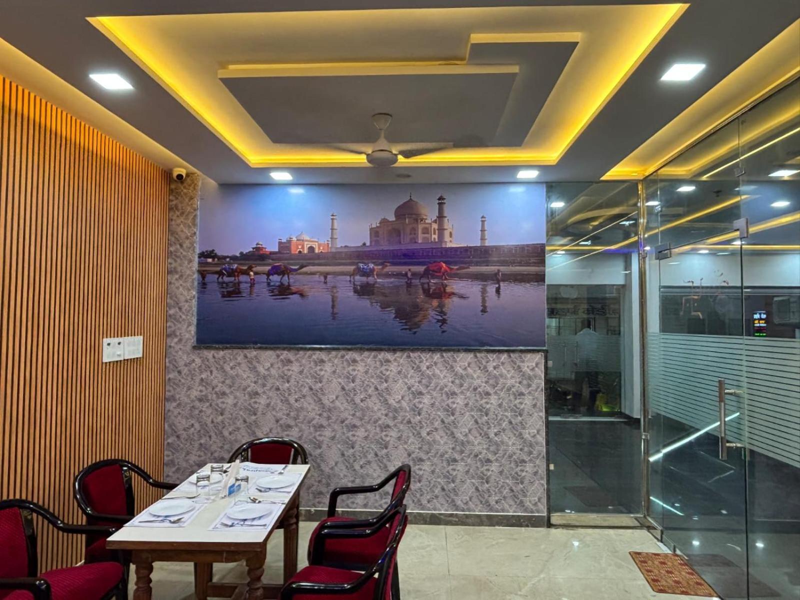 Hotel Ganga Palace - Agra Агра Екстериор снимка