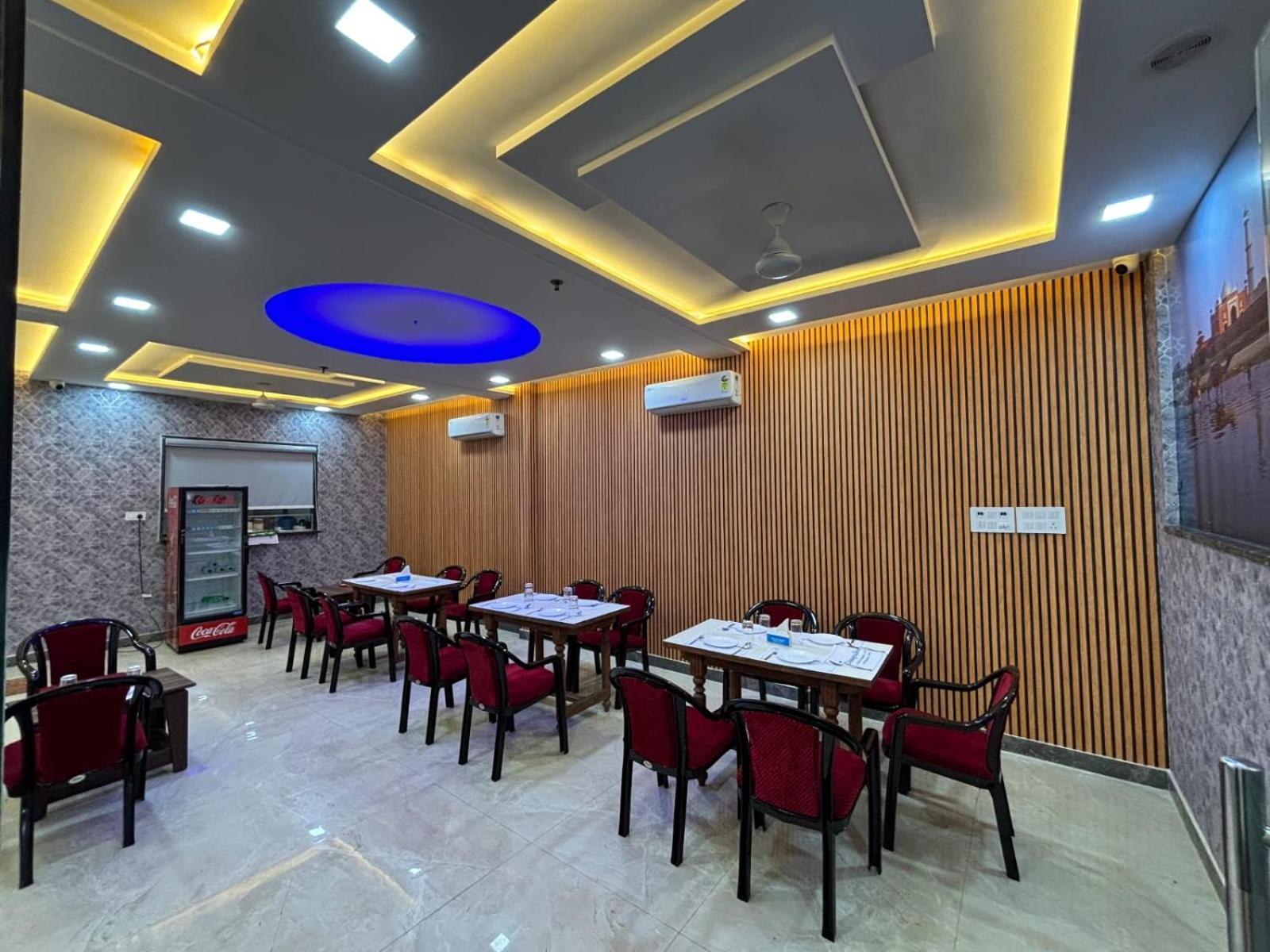 Hotel Ganga Palace - Agra Агра Екстериор снимка