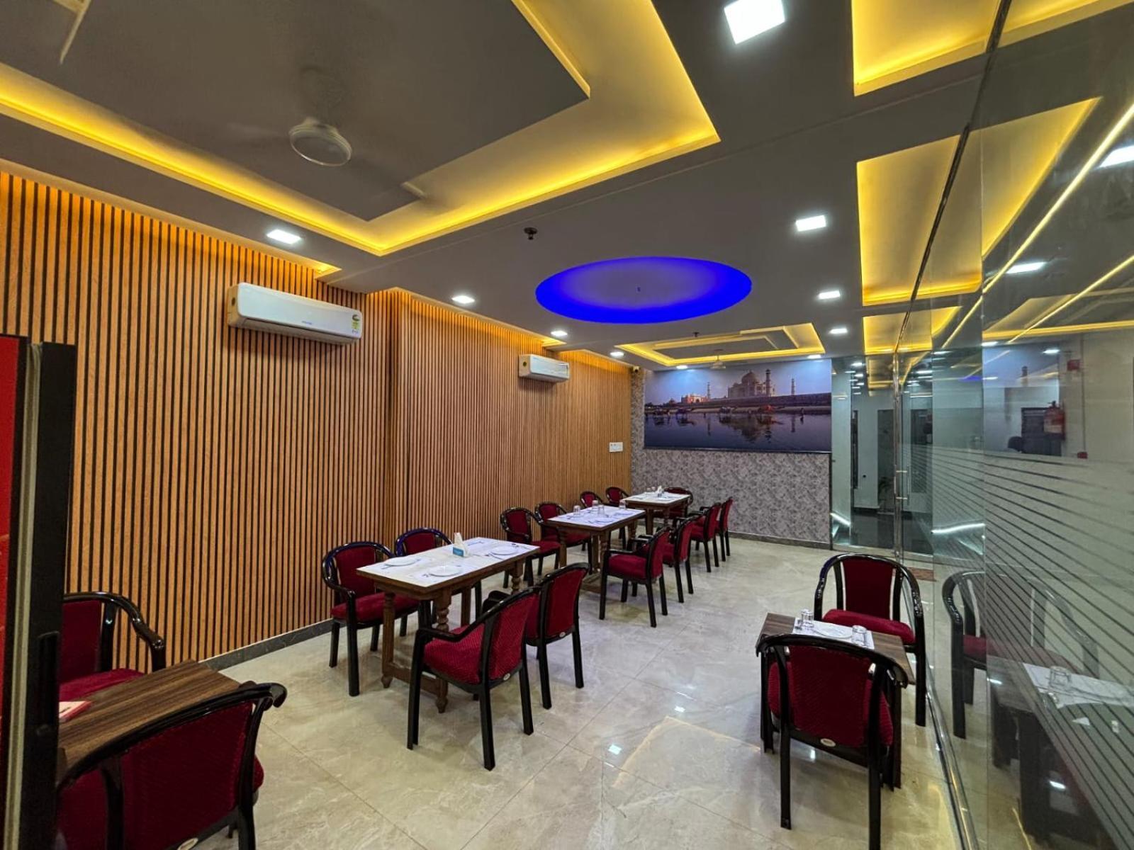 Hotel Ganga Palace - Agra Агра Екстериор снимка