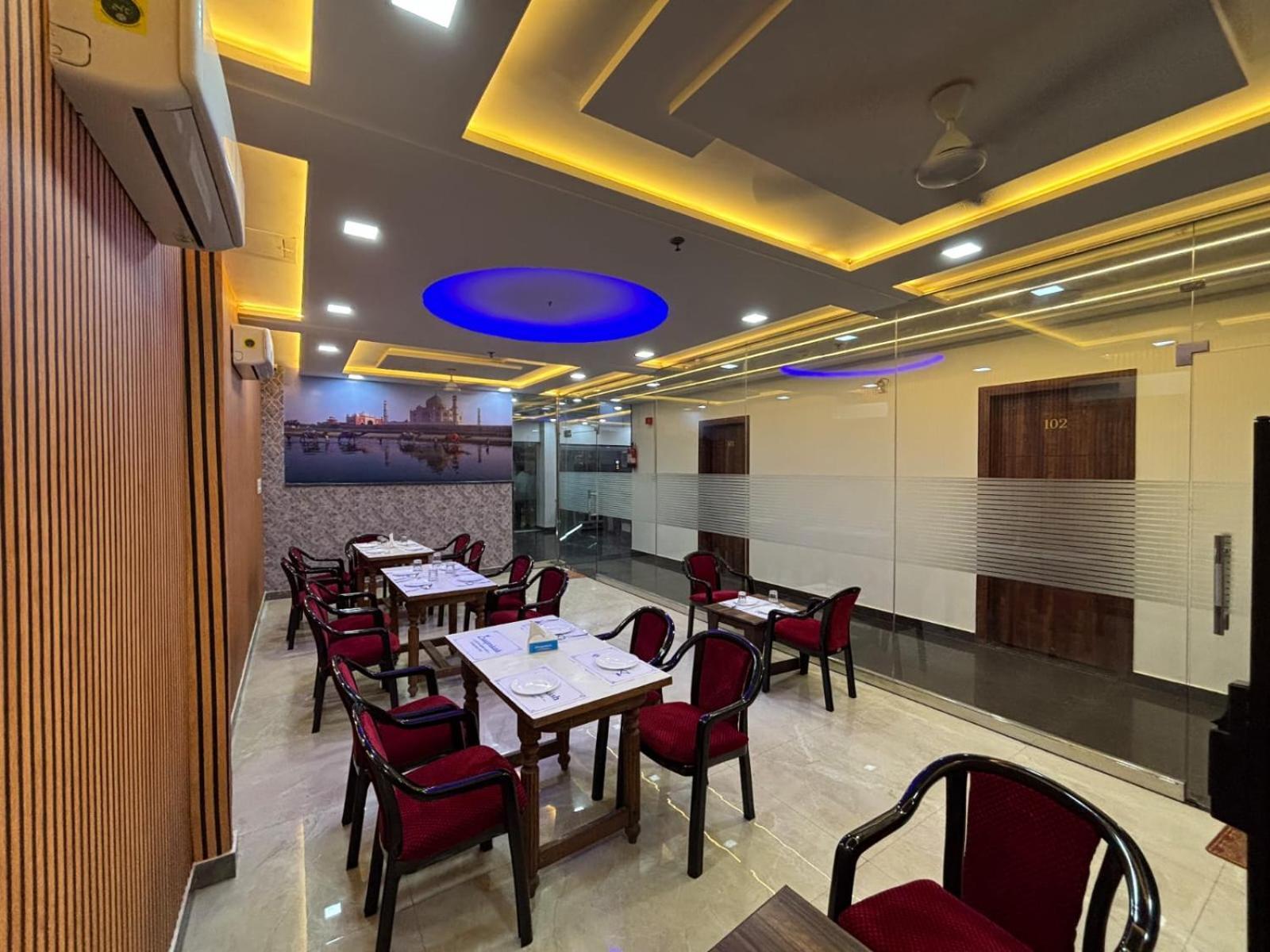 Hotel Ganga Palace - Agra Агра Екстериор снимка