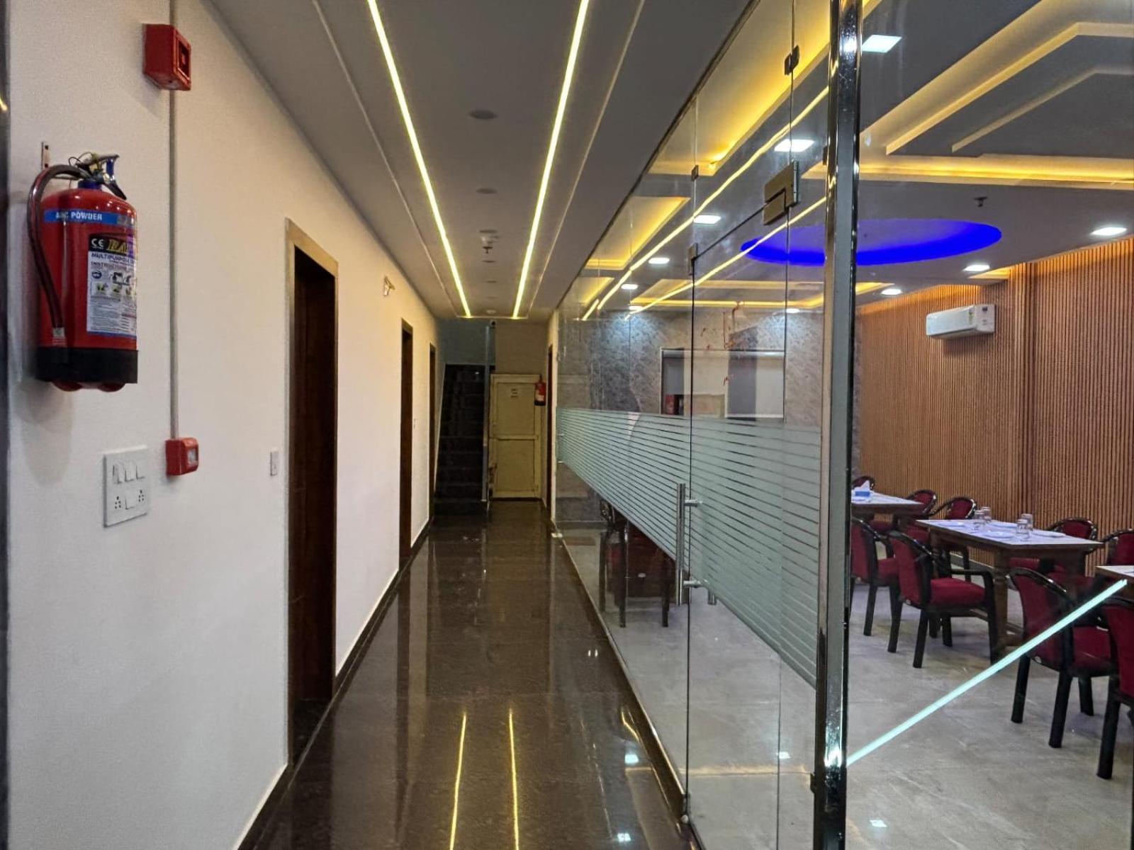 Hotel Ganga Palace - Agra Агра Екстериор снимка