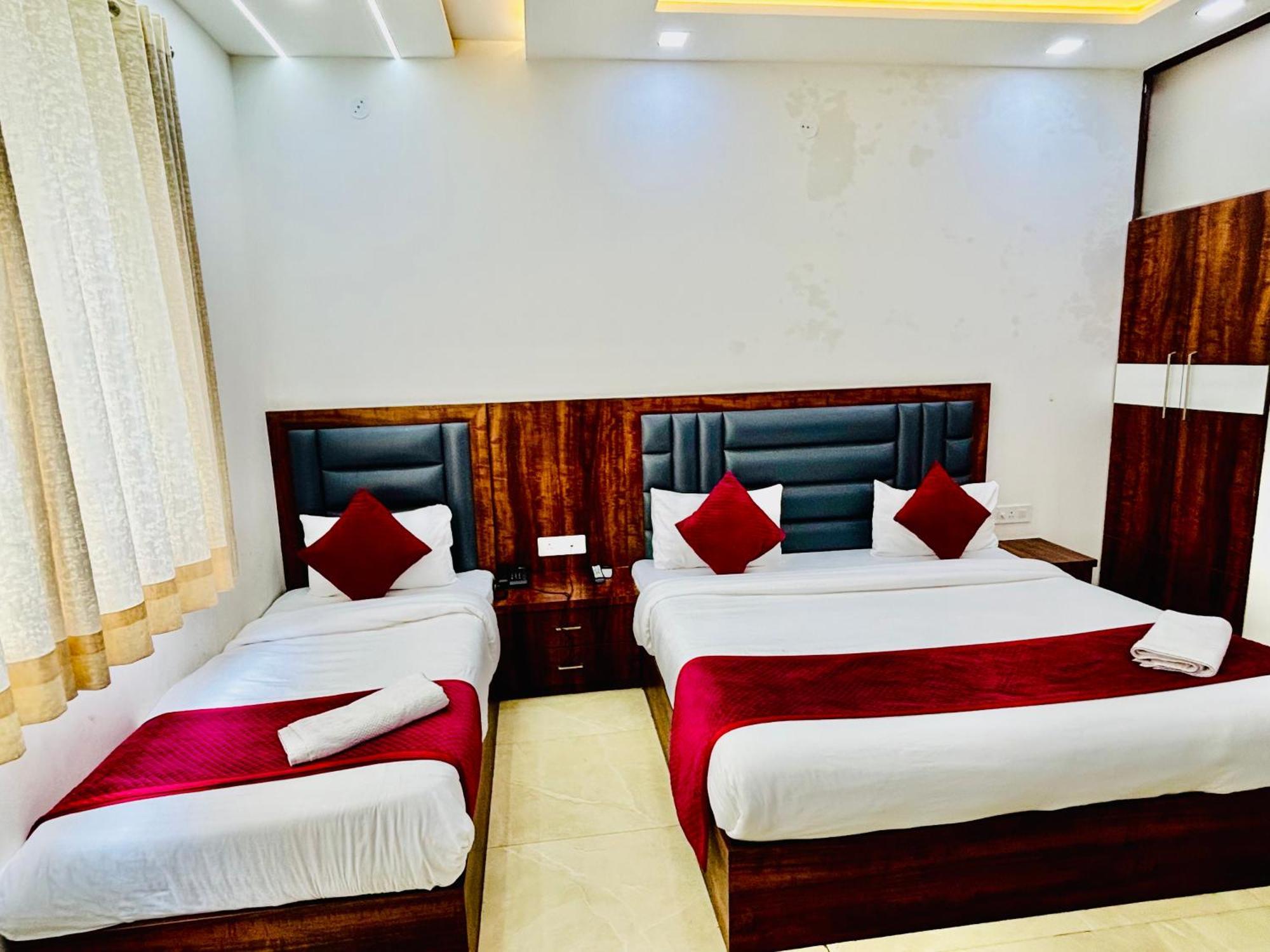Hotel Ganga Palace - Agra Агра Екстериор снимка